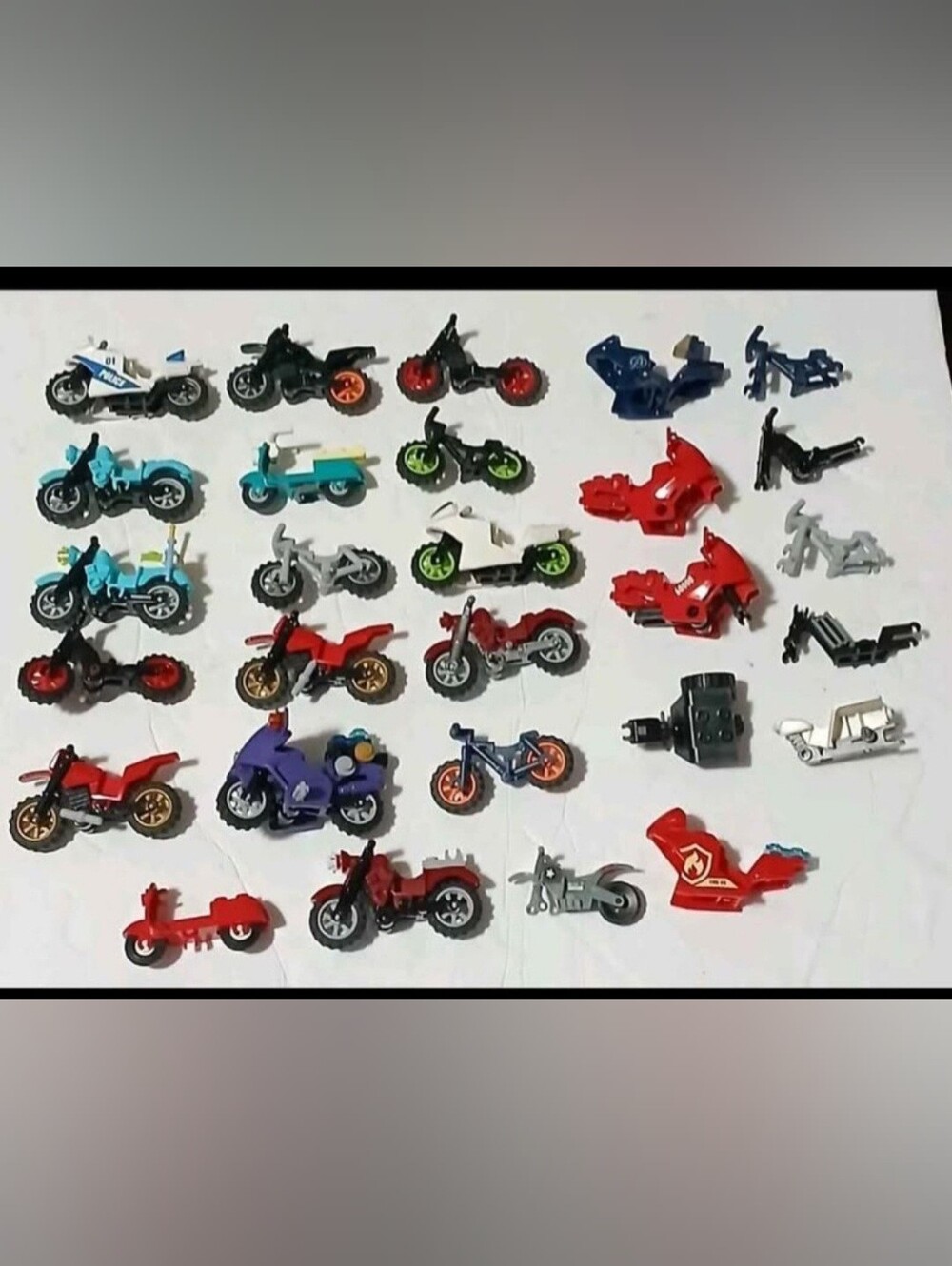 Lot of 50+ LEGO motorcycles,bicycles,wheelbarrows & misc pieces shown